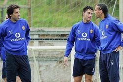 Bốn đồng đội được Ronaldo xem như 'thầy' hồi ở M.U