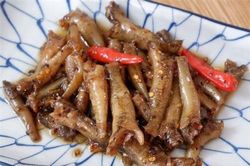 Mẹo kho cá bống thấm không cần ướp