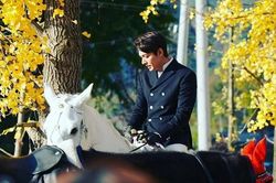 HOT: Lộ diện những hình ảnh đầu tiên cực bảnh trai của Lee Min Ho trên phim trường phim mới của biên kịch 'Người thừa kế'