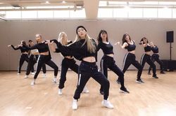 Taeyeon tung bản dance practice của 'Spark': Bạn cần cập nhật ngay vũ đạo gây nghiện mới nhất từ Kid Leader!