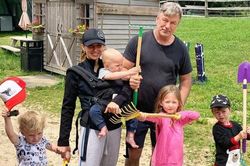 Hạnh phúc viên mãn của ngôi sao 'Trân Châu Cảng' Alec Baldwin