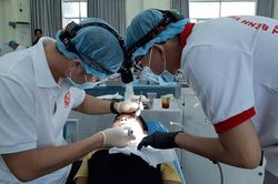 Khám chữa răng miễn phí cho 1.500 người dân