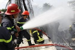 Cháy lớn tại kho nhớt ở Sài Gòn