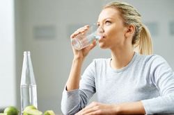 7 thời điểm 'vàng' uống nước tốt nhất cho sức khỏe