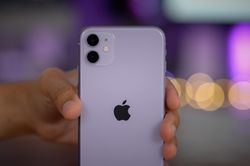 Tim Cook: 'iPhone 11 bán tốt ngoài mong đợi'
