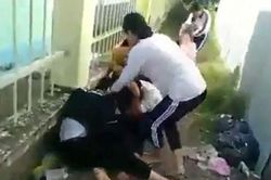 Hai nữ sinh lớp 8 đánh túi bụi bốn em lớp 6