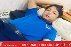 2 cán bộ đoàn cùng điều dưỡng bệnh viện hiến máu cứu người trong đêm
