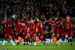 Liverpool hạ Arsenal ở trận cầu siêu kịch tính có đến 10 bàn thắng