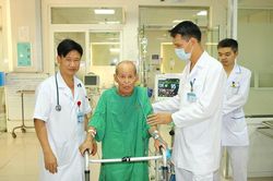Phẫu thuật phổi thành công cho cụ ông 90 tuổi có nhiều bệnh phức tạp