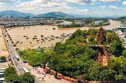 Khám phá thành phố được mệnh danh 'Hòn ngọc của Biển Đông'