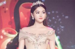 Vẻ gợi cảm của Tường San được dự đoán là á hậu Miss International