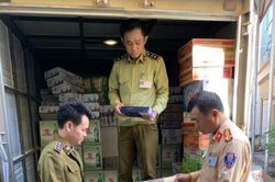 Phát hiện và buộc tiêu hủy nhiều chai bia LiQ và thuốc lá nhập lậu