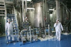 Mỹ miễn trừ trừng phạt liên quan tới thỏa thuận hạt nhân Iran