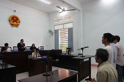 Thuê người đánh cha vợ