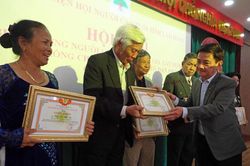 Biểu dương 52 người cao tuổi tham gia xây dựng hệ thống chính trị tại thôn, tổ dân phố (2014 - 2019)