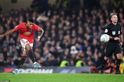 Rashford chói sáng, MU đánh bại Chelsea trên sân khách