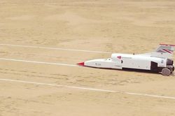 Choáng với tốc độ 538 km/h của xe phản lực Bloodhound LSR