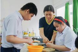 Người gieo mầm hạnh phúc