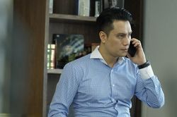 Việt Anh thừa nhận căng thẳng, xin lỗi NSND Khải Hưng vì dao kéo
