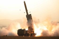 Triều Tiên tuyên bố thử thành công bệ phóng rocket 'đa nòng siêu to'