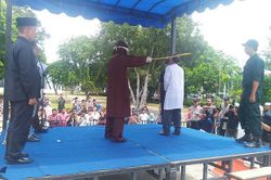 Phạm tội ngoại tình, giáo sĩ Hồi giáo Indonesia bị đánh công khai
