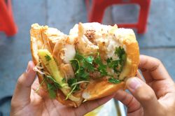 Bánh mỳ kẹp - nét độc đáo của ẩm thực đường phố Hà Nội