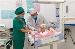 Phẫu thuật tạo hình hậu môn cho bé trai sơ sinh
