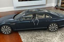 Bentley ra mắt ứng dụng giúp bạn có thể đỗ xe ở bất cứ đâu, thậm chí… phòng ngủ