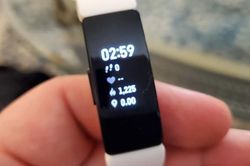 Google thâu tóm Fitbit, trực tiếp đấu Apple về đồng hồ thông minh
