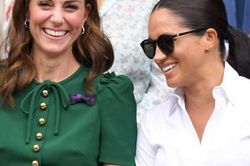 Công nương Kate bất ngờ có thái độ khác hẳn với Meghan sau màn khóc lóc của em dâu trên truyền hình