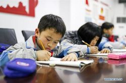 Trung Quốc: Sáng kiến giảm tải cho HS gây nhiều tranh cãi