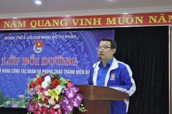 Đoàn Thanh niên Bộ Tư pháp bồi dưỡng nghiệp vụ công tác Đoàn và tặng quà cho hộ nghèo tại Sa Pa
