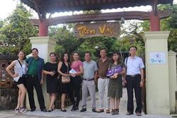 ANH VỀ THĂM HUẾ