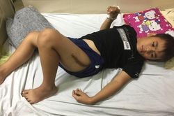 Thu nhập 1,5 triệu/tháng, người bố lặng nhìn con ung thư xương đau đớn