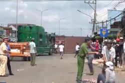 Một người chết, 2 người bị thương do thùng container rơi xuống đường