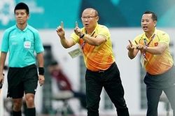 Phiên dịch viên - người đứng sau thành công của Park Hang-seo và Nishino Akira