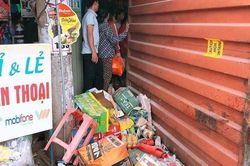 Thùng xe container rơi đè chết người