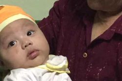 Hải Dương: Phát hiện bé gái bị bỏ rơi trước cổng nhà trưởng thôn