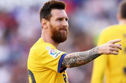Messi lập thành tích mới trong ngày buồn của Barca