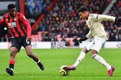 MU: Số lần dứt điểm trúng đích của Lingard kém cả... thủ môn Watford