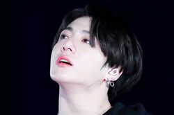Jungkook BTS mếu máo khóc khiến cư dân mạng tan nát cõi lòng