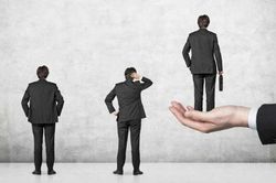 Xây dựng luật về trọng dụng nhân tài: Đừng nghĩ rằng 'trải thảm đỏ' mà mọi việc đã 'đỏ'!