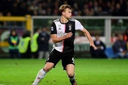 Ronaldo vô duyên, De Ligt sắm vai người hùng của Juventus