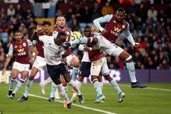 Liverpool ngược dòng kịch tính, Manchester United bại trận