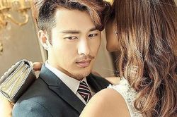 Nỗi ám ảnh cực hình của đứa con cùng mẹ theo dõi, bắt quả tang cha ngoại tình