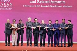 ASEAN đoàn kết nắm lấy 'Vòng cung vàng của những cơ hội'