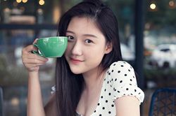 Nhan sắc tuổi 20 của em gái Trấn Thành