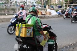 Bị shipper gọi là 'em yêu', cô nàng điên tiết bom luôn hàng