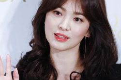 Song Hye Kyo vượt xa chồng cũ trong bảng xếp hạng được yêu thích