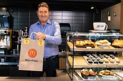 CEO McDonald's từ chức vì quan hệ tình cảm với nhân viên